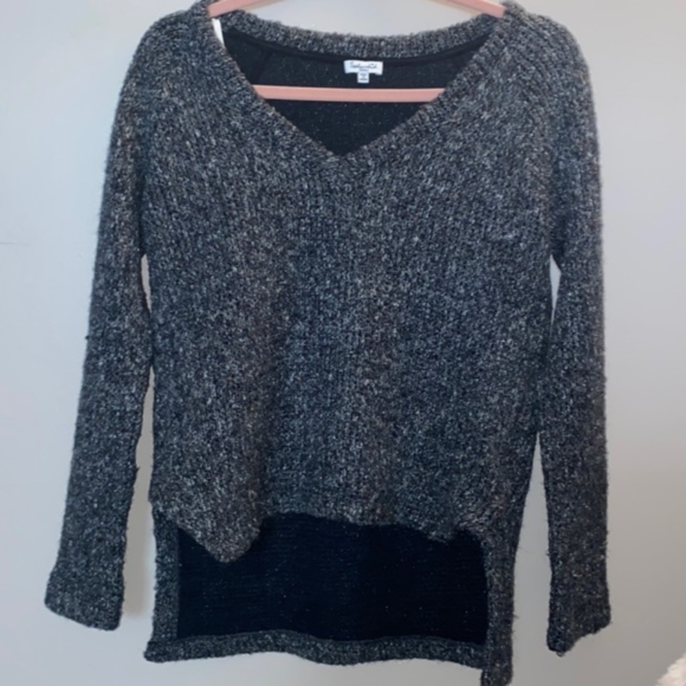 Splendid Sweater V neck size S‎